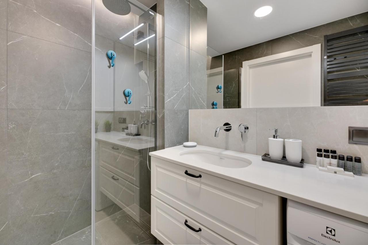 Dom & House - Apartments Old Town Podwale Staromiejskie กดัญสก์ ภายนอก รูปภาพ